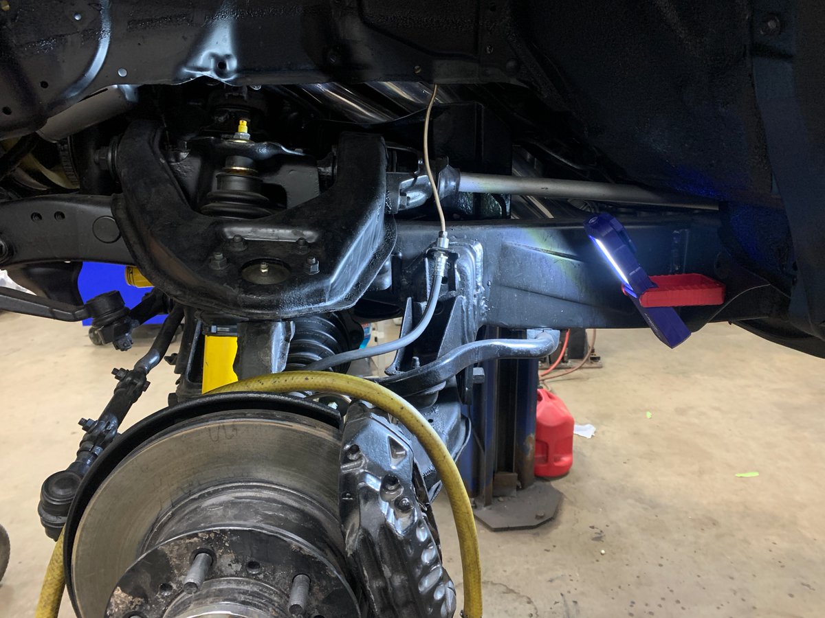 Maxbilt's tweet photo. The Clore Automotive Light n Carry packs a punch and is bright as all get up! We beat the shit out of them in the shop and they just keep shining bright!
maxbiltknows #maxbiltoffroad #cloreautomotive #clorelightncarry #lightncarry #jeeps #mechanics #autorepair #ledworklight https://t.co/r8JUc6MdqP