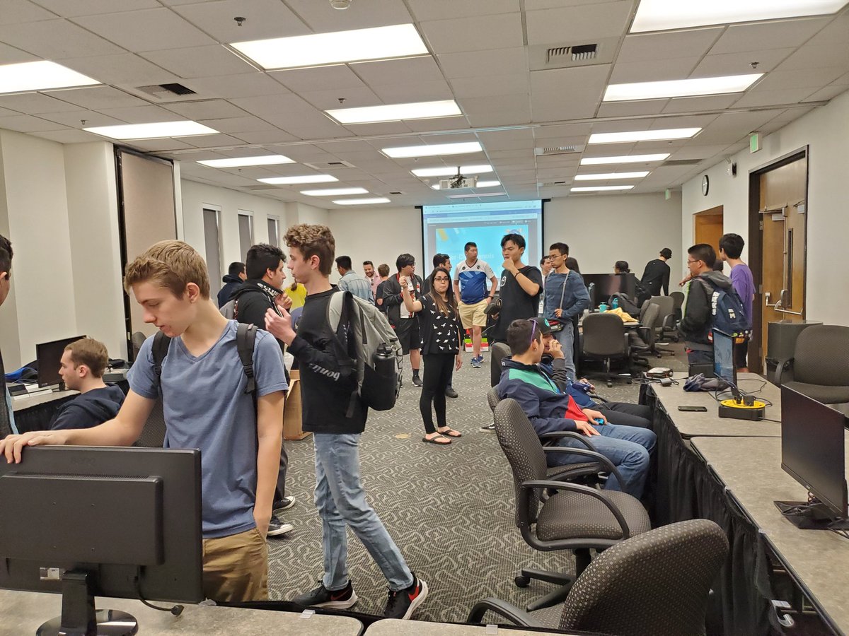 Mauriesmakes's tweet photo. Hello, this thread of tweets is going to be about coverage on the CSUF Fight Night Spring 2020 event. This coverage is for my COMM 201 class. I hope you all enjoy it. #201MakLab #CSUFEsports #CSUF https://t.co/8SjZQVRxqj