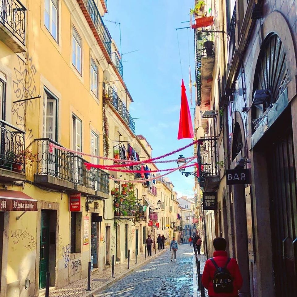 TourDesing's tweet image. Lisboa (Portugal 🇵🇹) Es la capital portuguesa y considerada una de las diez mejores ciudades de Europa.
Reúne modernidad e historia, autos lujosos y tranvías, serenidad y variada vida nocturna.
#visual_square #portugalcomgraca #lisboa #lisbon #portugal #tourdesing #vivirviajando