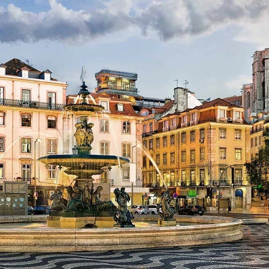 TourDesing's tweet image. Lisboa (Portugal 🇵🇹) Es la capital portuguesa y considerada una de las diez mejores ciudades de Europa.
Reúne modernidad e historia, autos lujosos y tranvías, serenidad y variada vida nocturna.
#visual_square #portugalcomgraca #lisboa #lisbon #portugal #tourdesing #vivirviajando