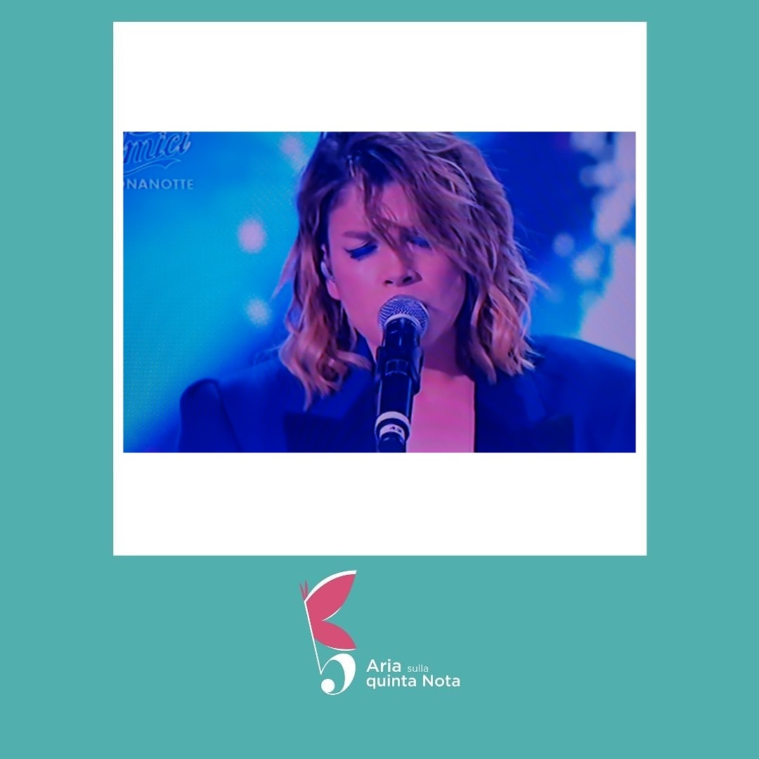 ariasulla5nota's tweet photo. LUCI BLU è il nuovo singolo di Emma 🔵🔵
#emma #luciblu #emmamarrone #realbrown #Amici19 #musica #ariasullaquintanota https://t.co/dJAirTvnZp