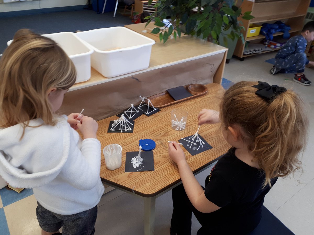kimberlysimmond's tweet photo. Fun with SHAPES in K3! @GreendaleGators https://t.co/JnHcPucTvu