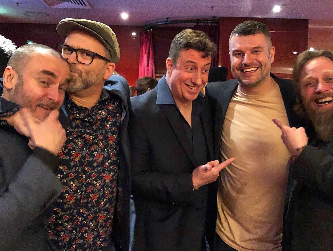 JulianKindredUK's tweet image. With some of my favourite Lads. Legends all! Guy Massey @guy_massey, Mike Fletcher @EhkoCo, Romesh Dodangoda @longwaveromesh, Andy Bensley @deffobenno &amp;amp; Dave Eringa @DaveEringa