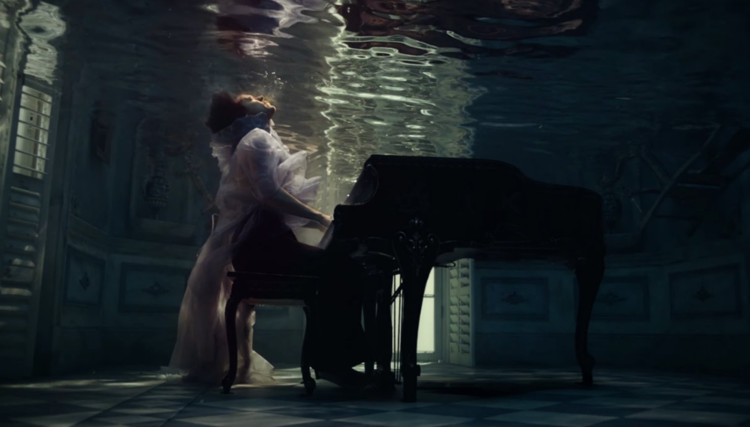 Subdividir whisky insondable Rolling Stone en Español - México on Twitter: "Harry Styles toca el piano  bajo el agua en el video de "Falling". Míralo aquí: https://t.co/j3cARrfbz0  https://t.co/U34kEhz1uN" / Twitter