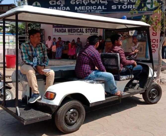 savygreentech's tweet photo. Savë eAmbluance Van at Rural Hospital at Balangir (Odisha) taking patients from parking to distant wards.
#saveeIndia #ElectricVehicles #roadTransport #eloaders #ecarts #campusCarts #golfCarts #erickshaw #technology #electricandhybridvehicles #india 
https://t.co/EzFsNzw5uj https://t.co/UJCvLvKMgH