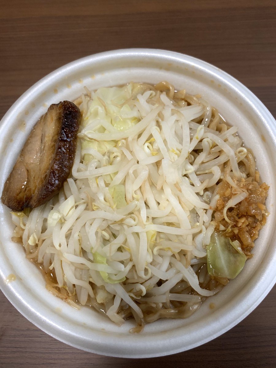 crazymonkey925's tweet photo. 椎名Ｐおすすめ豚ラーメン、濃厚スープでマジ旨い！
気づけば椎名Ｐの真似ばかりしてるw
#ユーチューブ
#ギガンティックチャンネル　
#ギャンカス
#椎名Ｐ
#ぽんすけ
#マジ面白い
#ツイキャス配信者 https://t.co/8urigzUZQ0