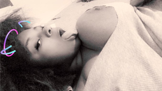 Freak oh 😳 leek #dafinestcreations #freethenip #artist #whoschynawhyte #blessed https://t.co/JtdcwIv<a href="/tag/dafinestcreations"class="tags">#dafinestcreations</a><a href="/tag/freethenip"class="tags">#freethenip</a><a href="/tag/blessed"class="tags"><span>#blessed</span></a><a href="/tag/artist"class="tags"><span>#artist</span></a><a href="/tag/whoschynawhyte"class="tags"><span>#whoschynawhyte</span></a>