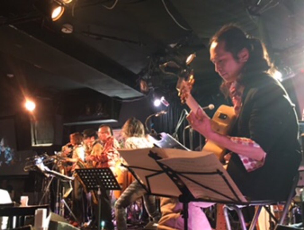 misaki_takigawa's tweet photo. 大変遅くなりました…。
2月15日SPITFUNKワンマンライブにお越しくださいました皆様、本当にありがとうございました!
3年ぶりのSPITFUNKご堪能いただけましたでしょうか?
今度はいつとお約束出来ませんが…。
また!きっと!お会いしましょう!
写真は神々しくなりがちな五十嵐。
#SPITFUNK https://t.co/PKnseB6Bx1