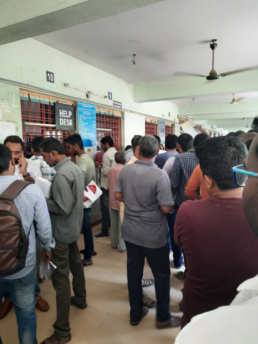 jaipalgummadi's tweet photo. @KTRTRS where we are now , 20 years back vehicle registration system at uppal RTA office...how many man hours &amp; productivity wasting... https://t.co/dlXYKbTCRQ