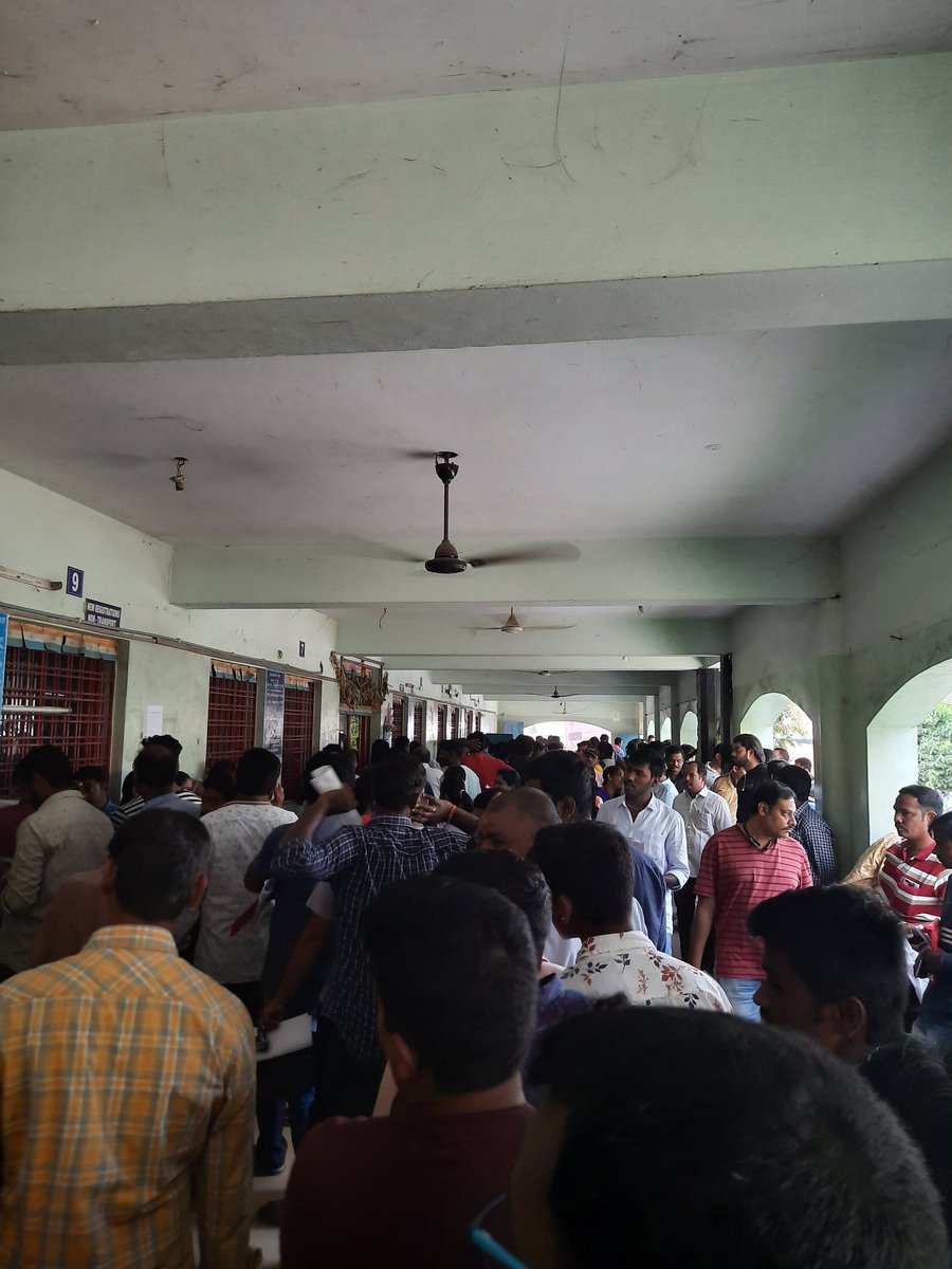 jaipalgummadi's tweet photo. @KTRTRS where we are now , 20 years back vehicle registration system at uppal RTA office...how many man hours &amp; productivity wasting... https://t.co/dlXYKbTCRQ