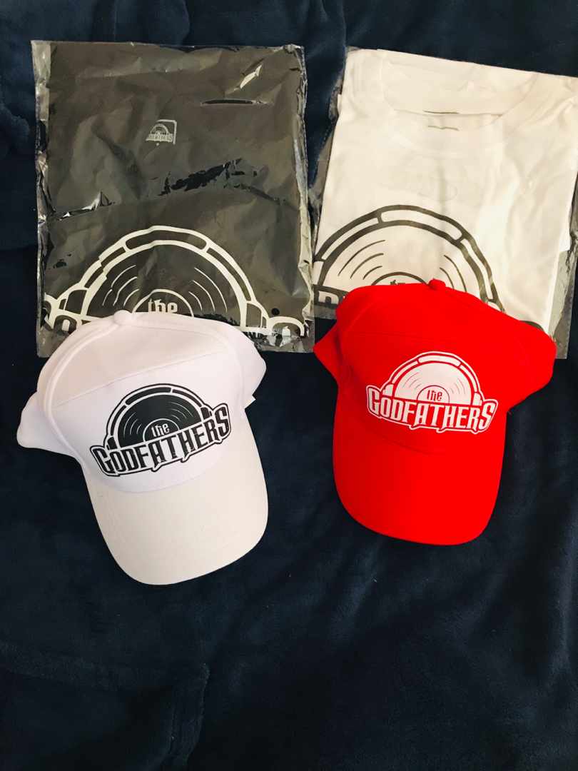 ZainMogolegeng's tweet photo. @___kweenin The Godfathers Of Deep House SA 

T-shirt R270 
Cap R250 
Bucket Hats R250 

For delivery r100 https://t.co/Gybnd8pF5w