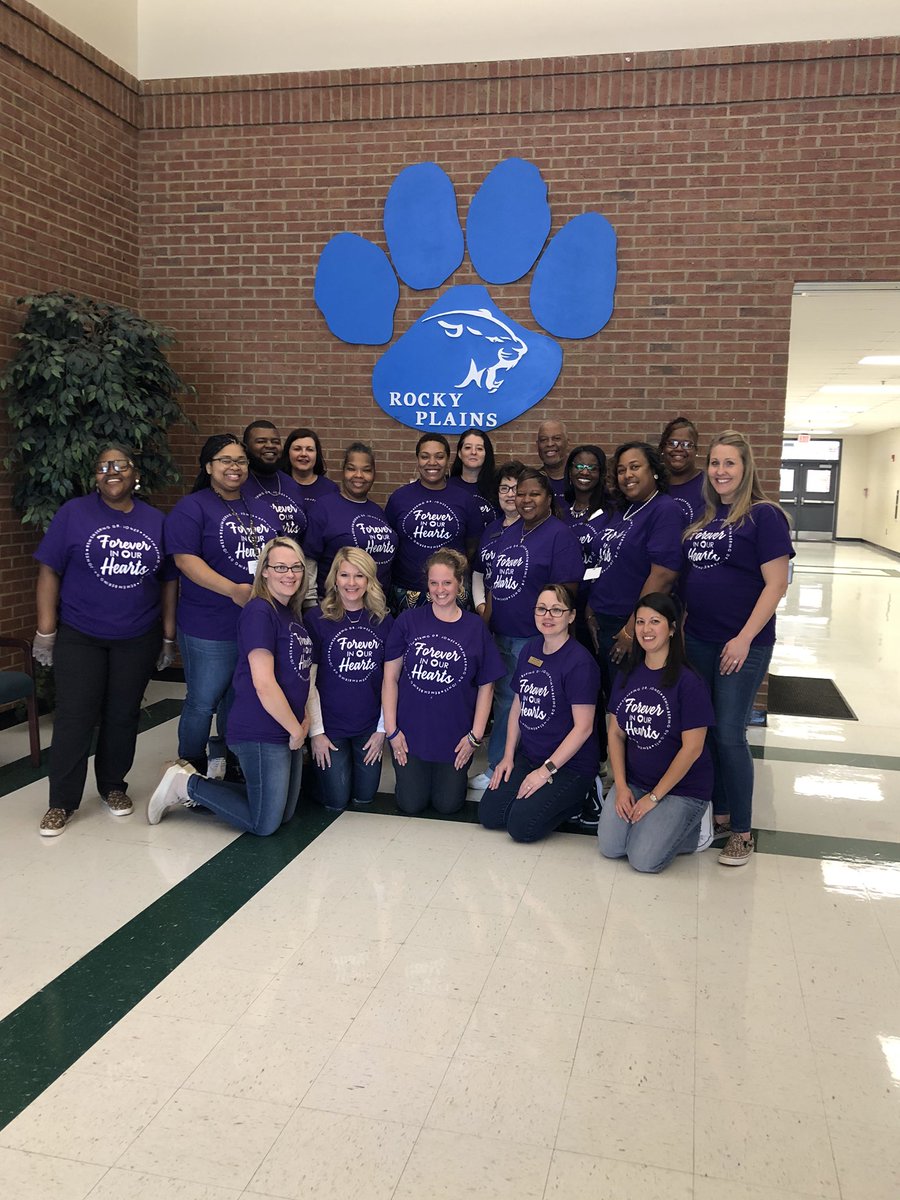 PlachetteLewis's tweet photo. Forever in our hearts! Happy birthday Dr. Jones! Forever loved, Forever missed. 💜 #ncssbethebest @RPES_Cougars https://t.co/UN1XWXQdR2
