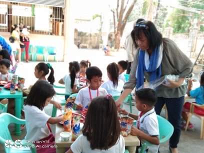 PAOFIPayatas's tweet photo. Thank you very much Sis Vi for a fun filled outreach activity last February 22, 2020 with 100 feeding children from PAOFI Feeding Program. We would also like to thank your family and friends who has been supporting your annual endeavor here in Payatas
#PAOFIPayatas
#PAOFIFeeding https://t.co/xHLyyUa1f3