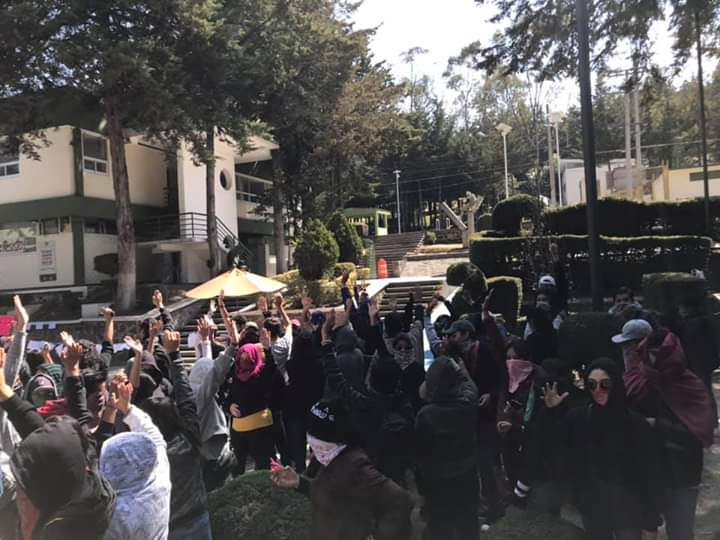 facico_uaem's tweet photo. #AlMomento Comunidad Estudiantil #FCPyS vota en asamblea si al PARO INDEFINIDO
#ParoEnFCPyS #ParoUAEMexPorque
#EsParoEstudiantilNoAdministrativo #QueSeVayanTodos
#RespetoAlParo
#MiUniversidadNoMeCuida
#ParoEnFaCiCoPorque
#ParoEnUAEMéxPorque
@Rector_UAEM @RectorUAEMex https://t.co/xCRUK70vDl