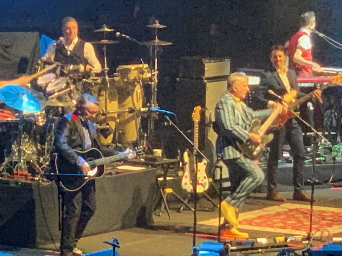 JillGold4's tweet photo. Great show. SQUEEZE. https://t.co/o8G4hHugQK