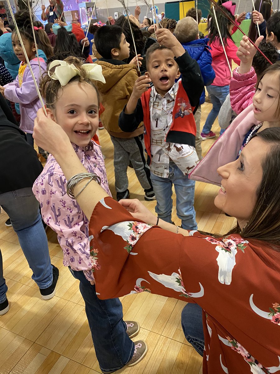 aculbertsonspr1's tweet photo. @AndersonGators @SpringISD_Curr Circus day!!!!! Learning to balance https://t.co/E4ymujdAk0