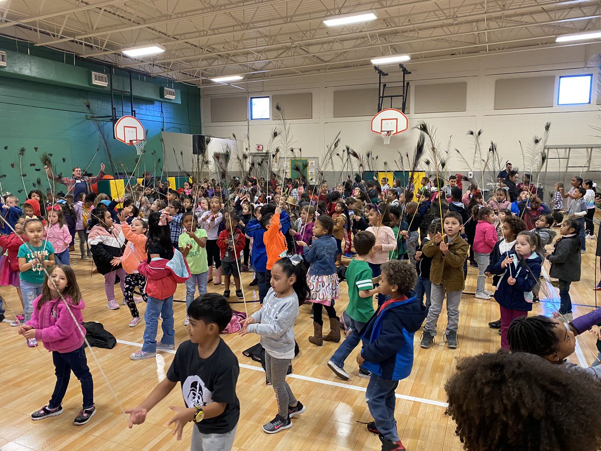 aculbertsonspr1's tweet photo. @AndersonGators @SpringISD_Curr Circus day!!!!! Learning to balance https://t.co/E4ymujdAk0