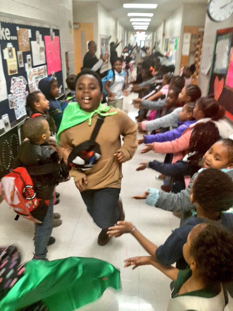 Pressleyteach's tweet photo. This will go down in @AccReader history at @APSDeerwood! School-wide tunnel to celebrate our TOP AR SUPER READERS📚😍 #StudentTribe #GrowingReaders #LexileMatters @DrSpurley https://t.co/QJrhUpr26D