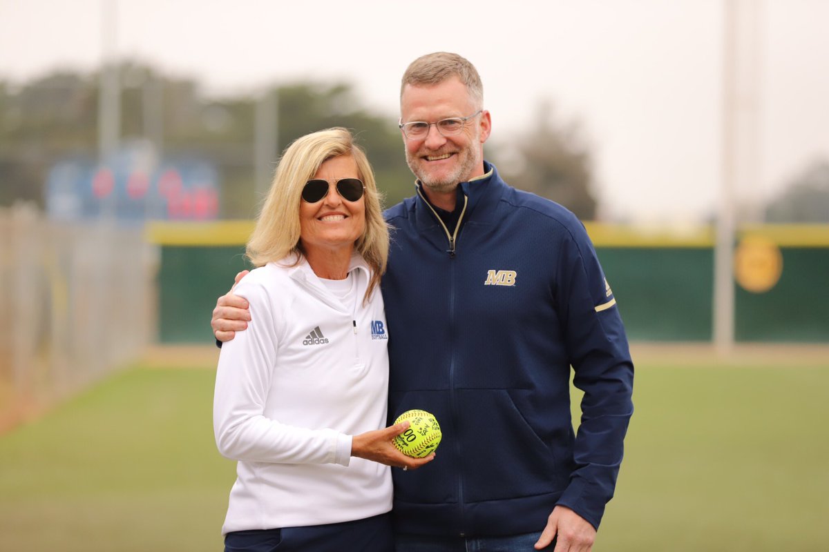 kirbygarry's tweet photo. Celebrating 6️⃣0️⃣0️⃣ career WINS with Coach Kenney‼️ Inspired by her tireless commitment to her craft & thankful for her dedication to @CSUMBsoftball.
#WeAreMB🥎 https://t.co/WgT8jOUI40
