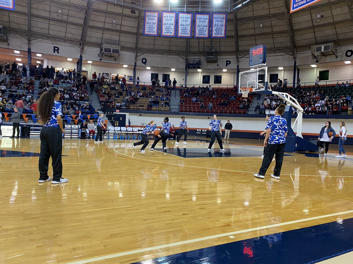 The Stamford girls get their shot next as they face No. 3 Gruver in the second Region I-2A girls basketball semifinal 
#StamfordBulldogs #txhshoops #txhsgbb