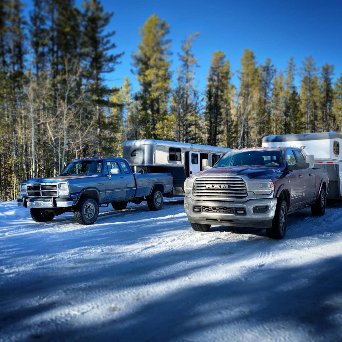 Amber_Marshall's tweet photo. What a beautiful day for a ride out in the hills! Doesn’t matter what generation RAM you have... they all get the job done!! 😍 

@RAMTrucksCanada #FirstGenRAM #2019RAM #TrailsWestTrailer #OldAndNew #Sponsored #Muddyintown #SnowyinTheHills #PullinSnowyHillsWithEase https://t.co/a1xEOieQGe