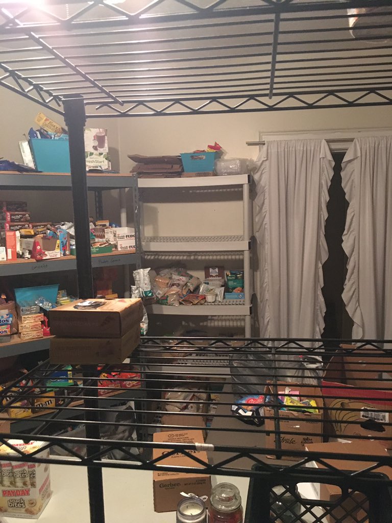 PortlandPay's tweet image. Food giveaway today! 113 families feed.. shelves emptied but we will restock! Community love is so important 🍓