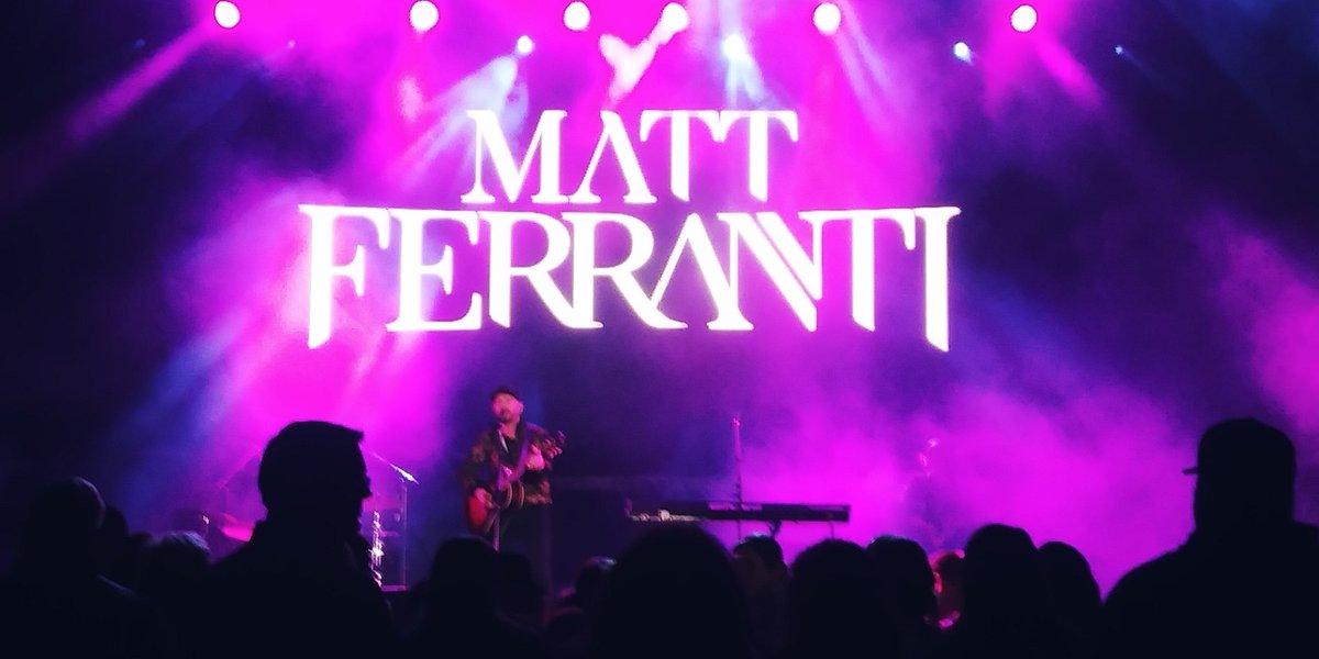 TrueHawkHead's tweet image. Watching Matt Ferranti the warm up band for Brett Young