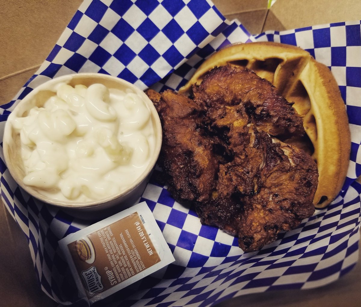 Try our new and improved macaroni and cheese!! Open til 3AM. #LonghornChicken #friedchicken #HalalChicken #Halal #pulledporksandwich #chickentenders #smokedfriedchicken #chickenwings #buffalowings #BBQwings #hotwings #chickenstrips #spicychicken #spicy #mashedpotatoes