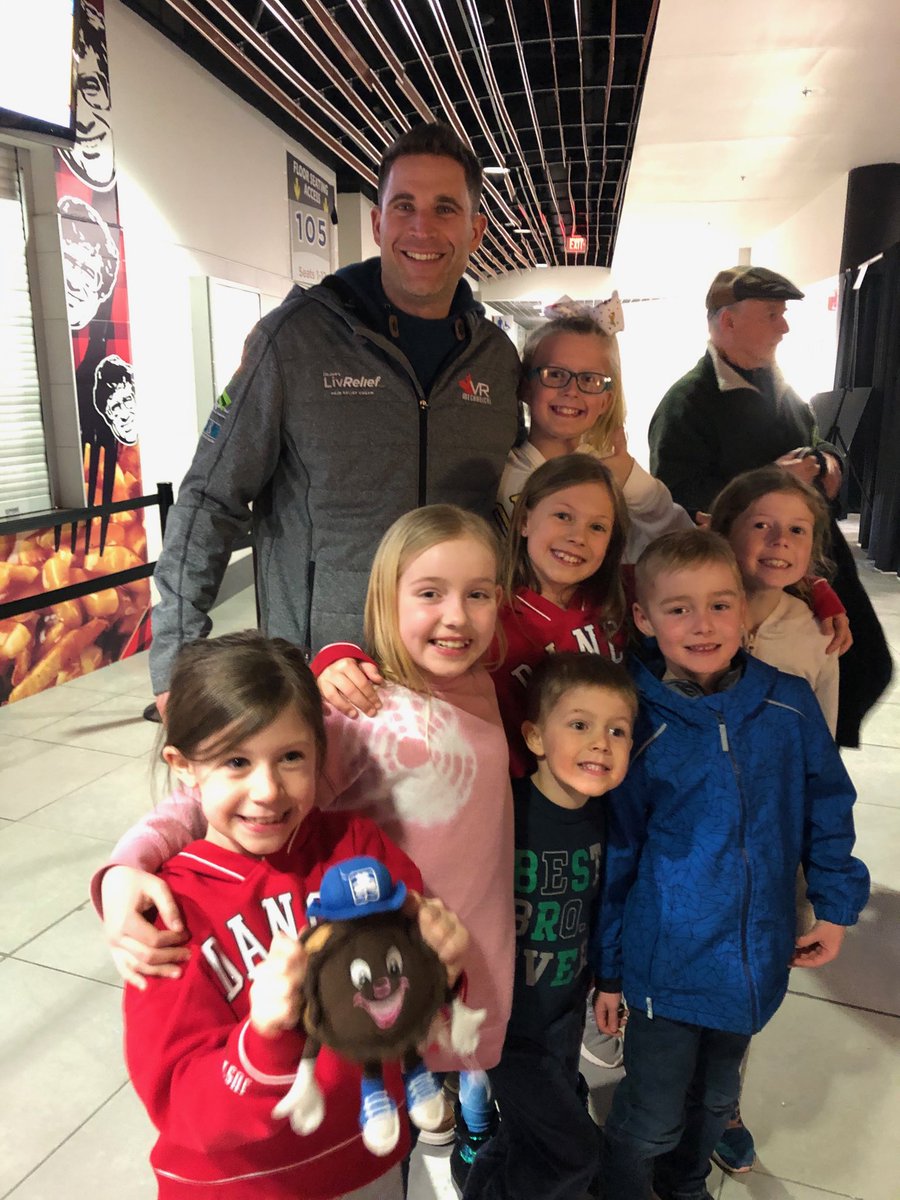 Class Act ⁦<a href="/johnnymocurler/">John Morris</a>⁩ of ⁦@TeamJohnEpping⁩ taking some time with some Little Rockers.