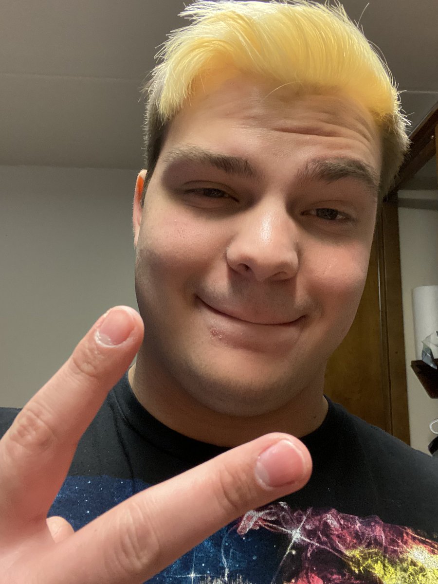 C4_Lux's tweet photo. Bleached my hair and pretty happy with how it turned out https://t.co/adIsPNddkh