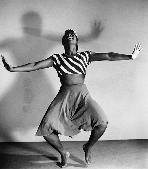 MsKittiFatale's tweet photo. Day 28 of #BlackHistoryMonth
#PearlPrimus (1919-1994) was a pioneering dancer, known for bringing African dance to America. She held a PhD in anthropology, & taught for many yrs.
Before dance, she planned to be a medical researcher & held degrees in biology & pre-med science. https://t.co/GNxBBMbAY5