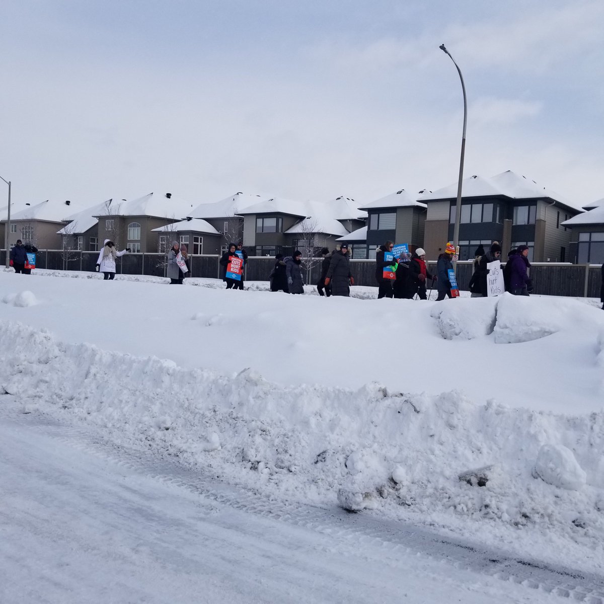 ima_douce's tweet photo. #CutsHurtKids 
Solidarity at RCES https://t.co/RLkj3J33Do