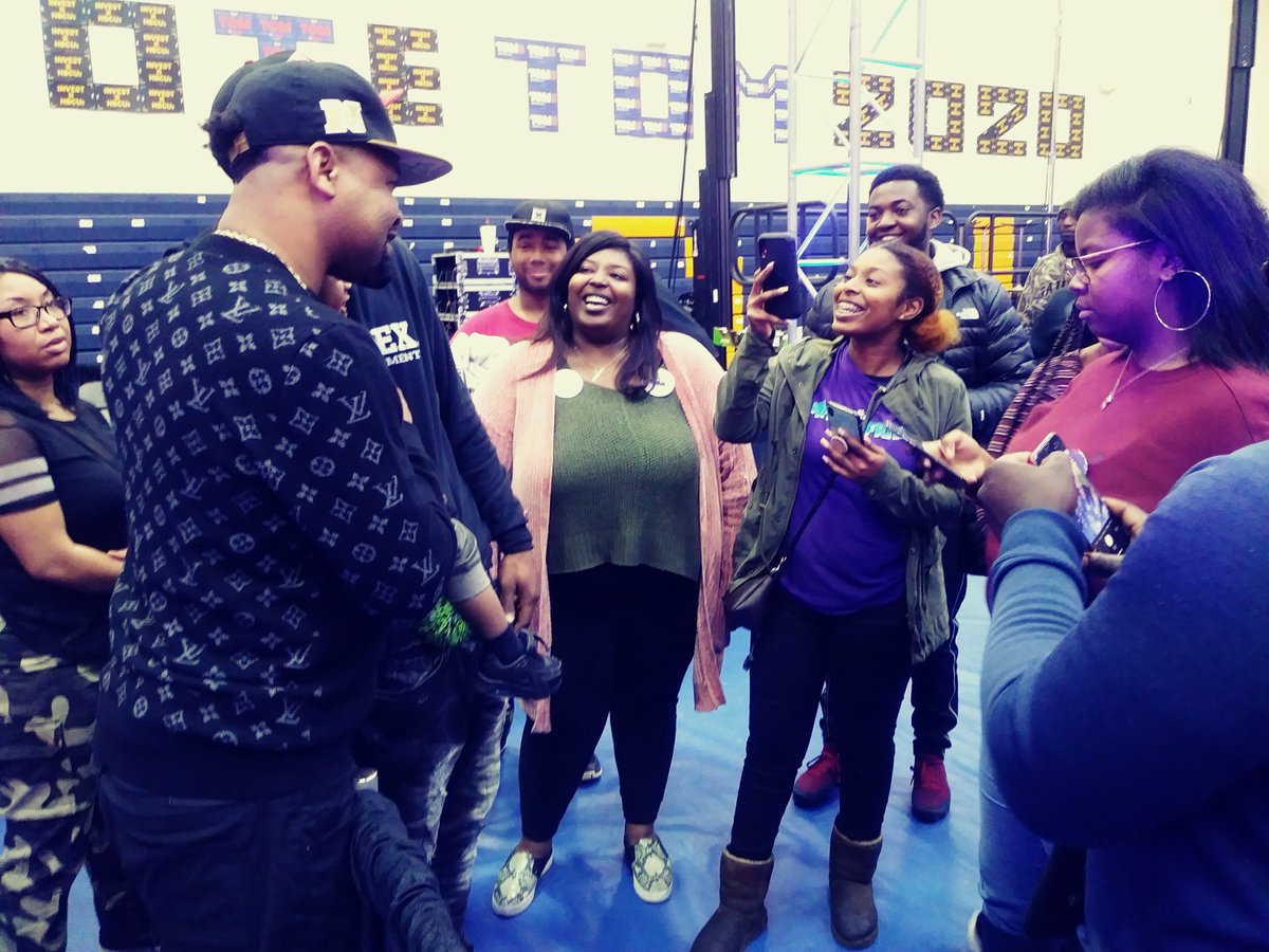 CFBruce4SC's tweet photo. @juviethegreat photo line after @TomSteyer concert and rally in Columbia
#TeamTomSC #SCprimary2020
#PrimaryEve https://t.co/mvmwYkWtWl