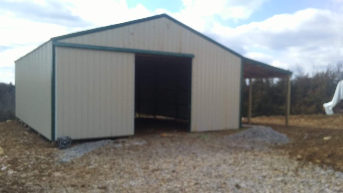 jcarver1985's tweet photo. 30x40x12 1 sliding door 1 man door 12x40 open shed built in Harrodsburg KY.
#JCPoleBarns #JCPromotions #PoleBarns #PostFrameBuilding #HarrodsburgKY #RBHCrew https://t.co/qpEN21iOn4