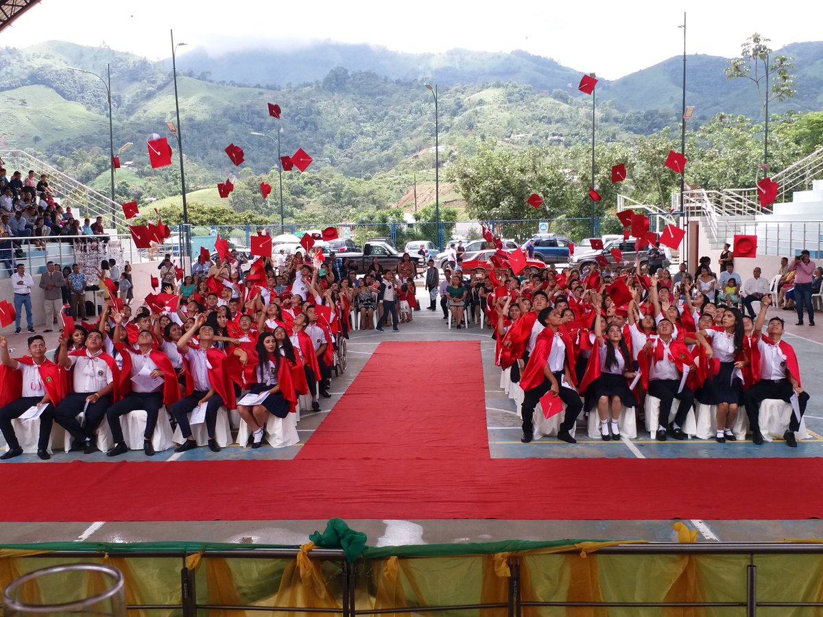 PatyJudithC's tweet photo. Hoy| participamos de la incorporación de la trigésimo quinta promoción de bachilleres de la República del Ecuador en el Colegio de Bachillerato Vicente Anda Aguirre. Felicitaciones a toda la comunidad educativa. #SoyBachiller. https://t.co/SsfYJdiRUC