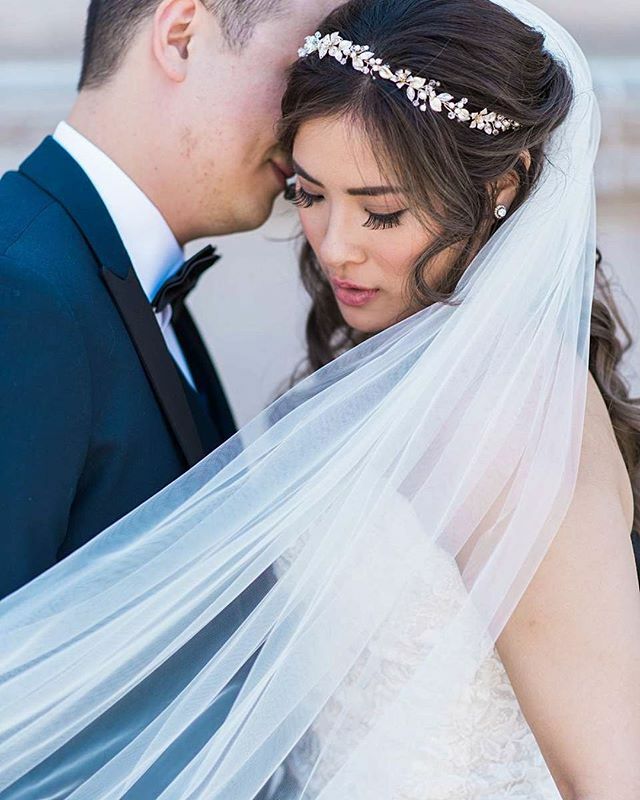 Dem Lashes giiiiiiirl. Those are GOALS.⁣

#ohwowyes#seattleweddingphotographer#thedailywedding  #theknot#stylemepretty #seattlebride#seattlewedding #thatsdarling#darlingmovement #fineartwedding#pursuepretty #bride #huffpostido#wedding #weddingphotogra… ift.tt/3cidOQR