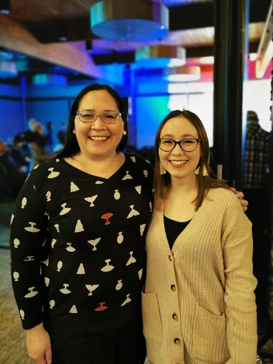 aluki75's tweet photo. ᐅᐊᑲᓪᓚᖔ!!! ᐅᐱᒍᓱᐹ!!! What an amazing way to start the weekend! Fangirling hardcore! I got to listen to @KoonooHan live AND I managed to get a pic with her! 😍😍😍 https://t.co/SGEuqp8nd6