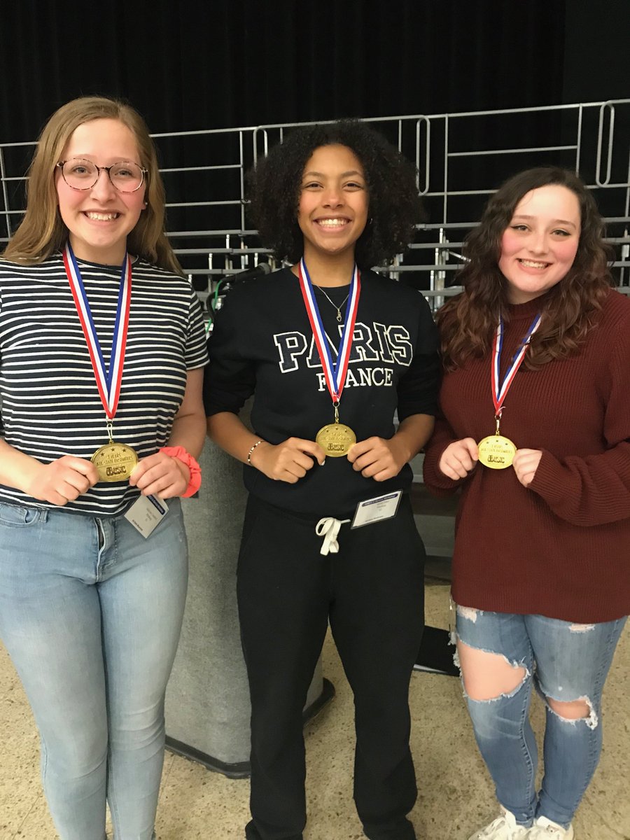 PHSPerforms's tweet image. PHS seniors Addy Campbell, Mona Estes, and Grace Puckett are all smiles for making it to State Choir 3 times and earning the coveted 3-year medallions! Way to go, Dragons! 
@DragonActivity @ksmea