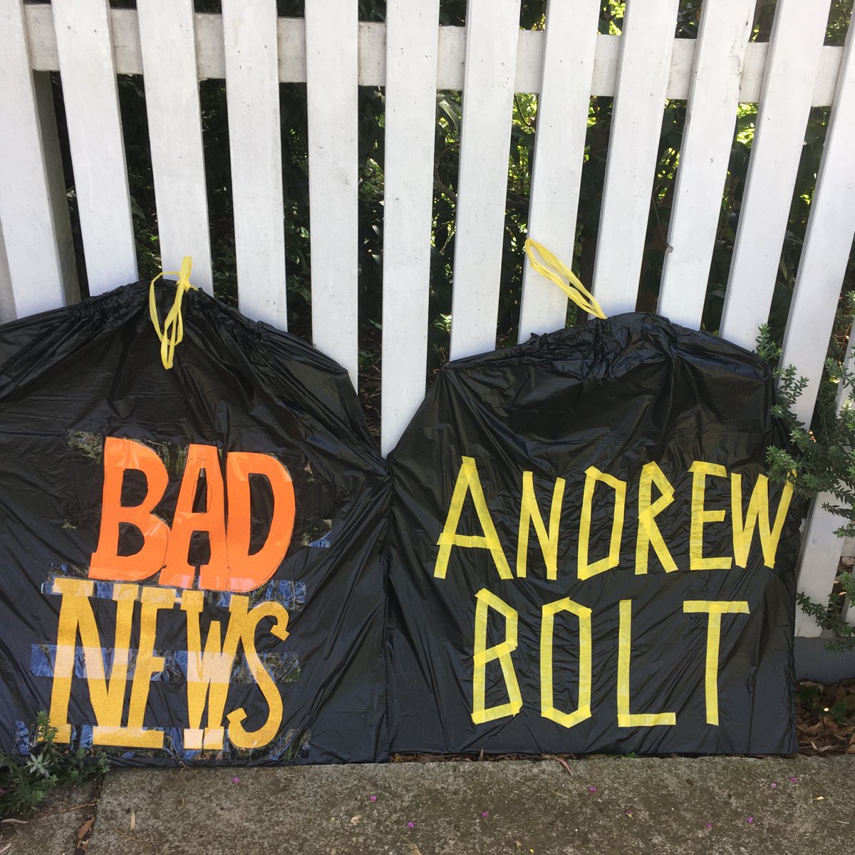 bprophetable's tweet photo. @Milliganreports
Taking the garbage out at his house
#SackBolt #BinAndrewBolt
Andrew Bolt’s Media shaming of #StKevins student intimidated ALL families at school. He is effective so needs to STOP #bullying for #ChristianBrothers part owners of #Newscorp #Foxtel #BoycottFoxtel https://t.co/qasE9CqhhX