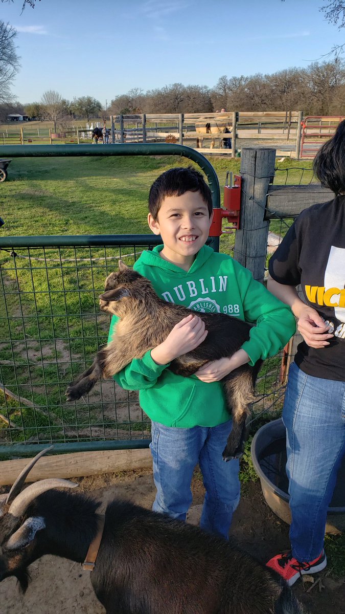 Voyager_L_PE's tweet photo. I got to spend some time with one of my students for his unique teacher experience today after school. When we got finished, I asked him what he thought and he said "it was life changing"! I love my job!!! #ilovevickery @VickeryES https://t.co/XCv23vpYyU