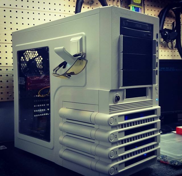 nickfixit_'s tweet photo. I think we built this a while ago for @yoonsley.  Is it time for a new gaming rig for your house?  How about some home automation? How about a rig for some new project you're working on?  #sincitypc #iot #custombuilt #pc #gaming #computers https://t.co/bXpK6brZuh https://t.co/E7r8FpN92Q