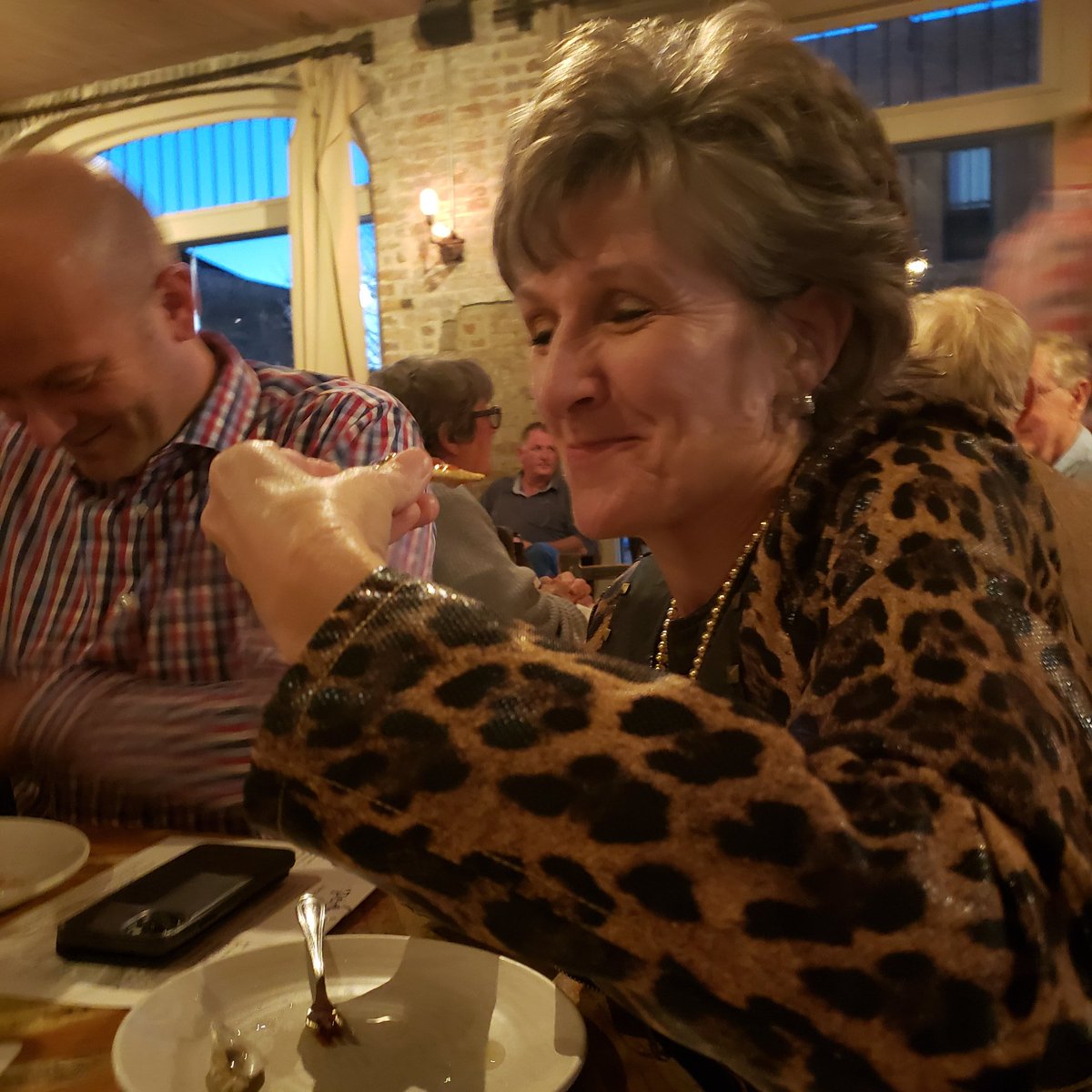PattiFo061802's tweet photo. Baylor, HABI and VCU meet together...and a FIRST for Patti...she ate an Alabama oyster #LaughterIsGoodForTheSoul #abi2020 #HABIorg #MakeADifferenceNow https://t.co/kMCVcncb2s