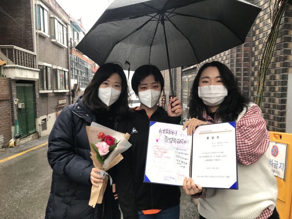 #성남시청소년재단 (대표이사 진미석) 
#중원청소년수련관 #방과후아카데미 #징검다리 
#찾아가는졸업식

징검다리 청소년의 밝은 미래를 언제나 기원합니다🙏🏻