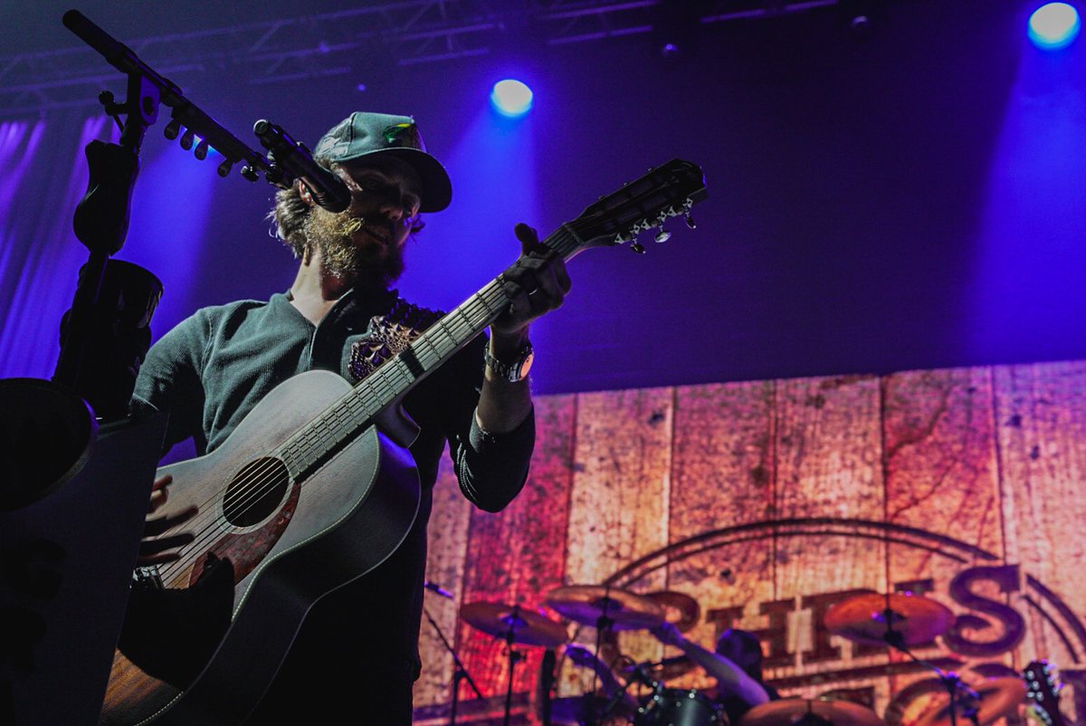 janson_chris's tweet photo. Alabama #realfriendstour https://t.co/3K1YMQU7Nj