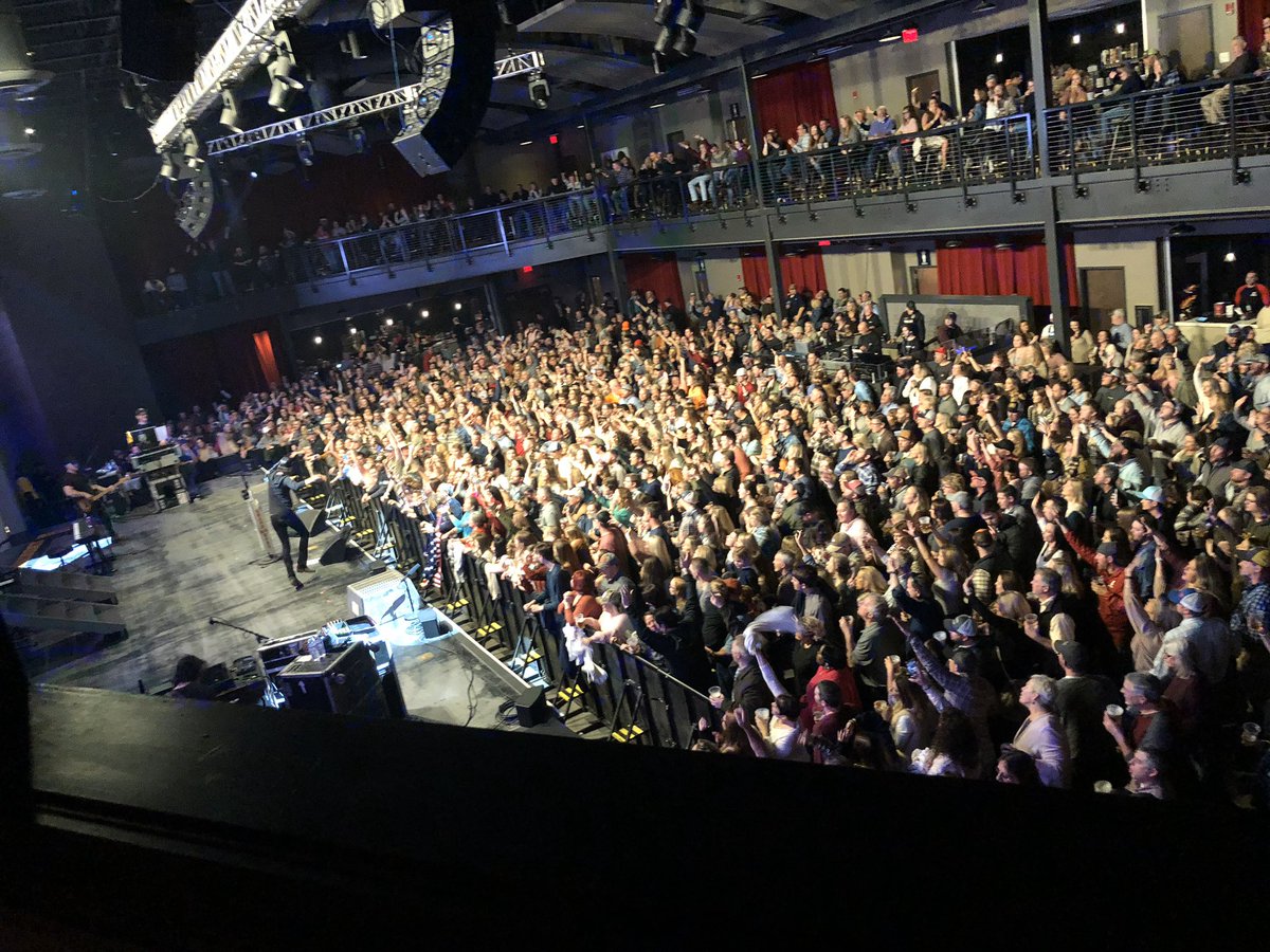 janson_chris's tweet photo. Alabama #realfriendstour https://t.co/3K1YMQU7Nj