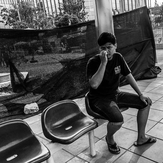 DmfPhoto's tweet photo. #man #waiting .
Taking by #iphone #6s #shotoniphone 
by #dmfphoto #streetphotography #bnwphotography #streetfeat #thailand4up #streetphotographers #magnumphotos #spi_bnw #spi_collective @upphotographers @streetphotothailand @streetphotographyinternationa… https://t.co/C3Lm3grS84 https://t.co/MoLmcM0ml1