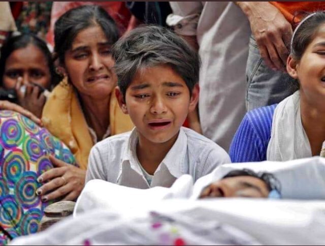 HinduKejriwaI's tweet image. Hi @KapilMishra_IND please show this your children and tell them :
"Your brave papa did this"