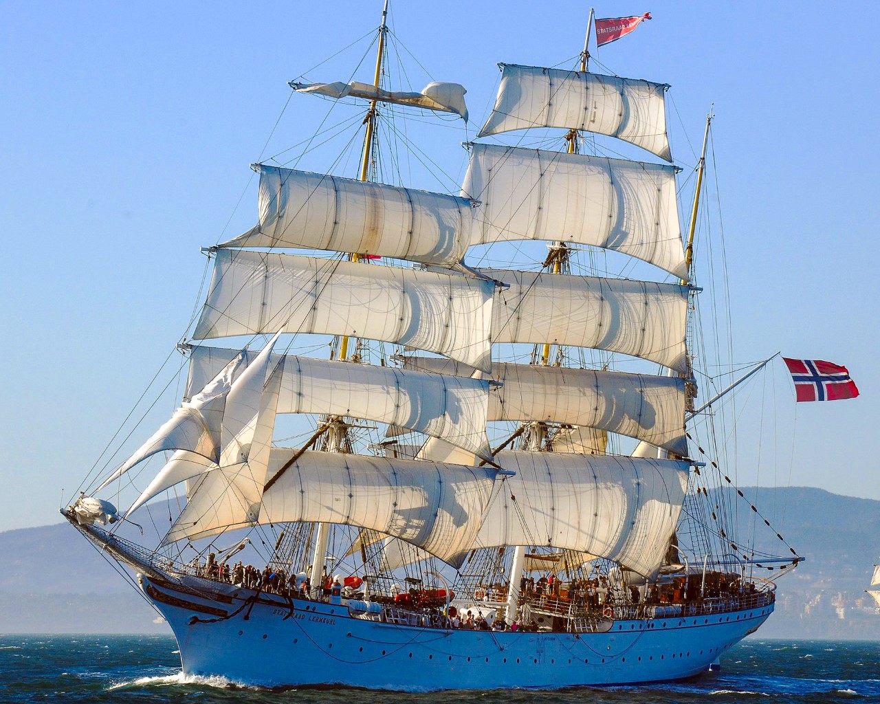 Парусник Statsraad Lehmkuhl