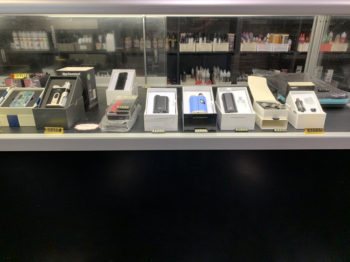 vapecollection's tweet photo. 【セールコーナー】
じわりじわりと品数が減ってきております。

iKonnが残り1台、水色のみです！

バイパスモードのステルスMODで面倒な設定は不要です！

そして2月生まれお客様、スタンププレゼントが

本日まだ間に合います！

是非この機会に！

#柏 #電子タバコ #うるう年 https://t.co/YLQPgStaQ4