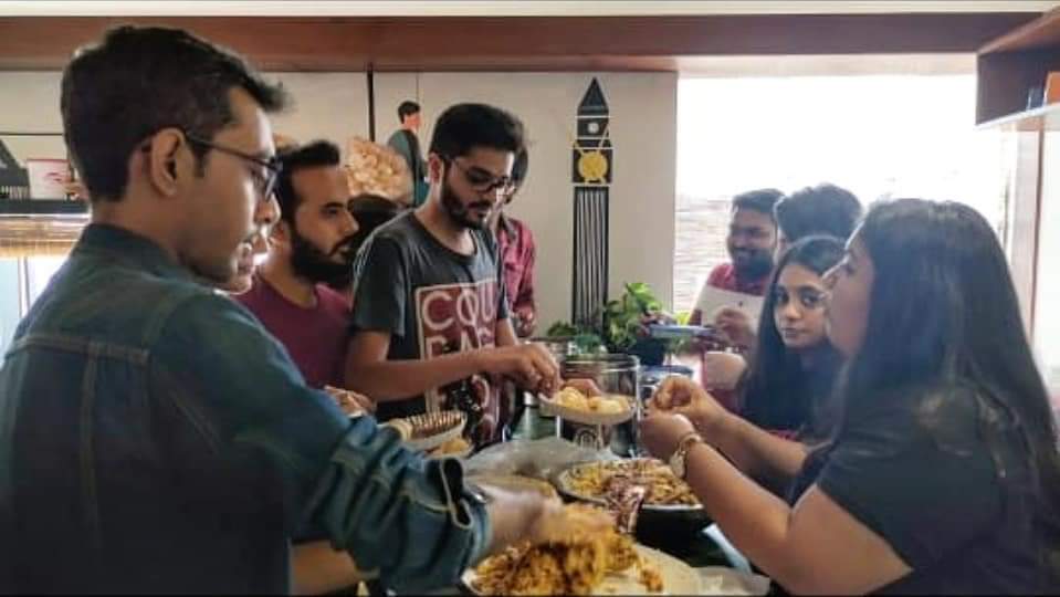 Hubiloconnect's tweet photo. The team that eats together stays together! 🤗

Potluck day at office 🥗

#potluck #teamhubilo #foodies #potluckparty https://t.co/dhfy5KZUk8